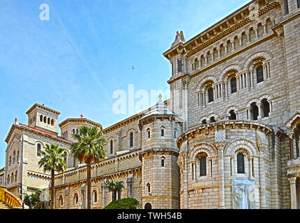 La ville de Monaco, Monaco - 13 juin 2014 : La Cathédrale de Monaco, la cathédrale de Notre Dame immaculée, nom de l'ancienne église cathédrale Saint Nicolas Banque D'Images