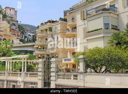 La ville de Monaco, Monaco - 13 juin 2014 : luxueux immeuble d'habitations dans la ville Banque D'Images