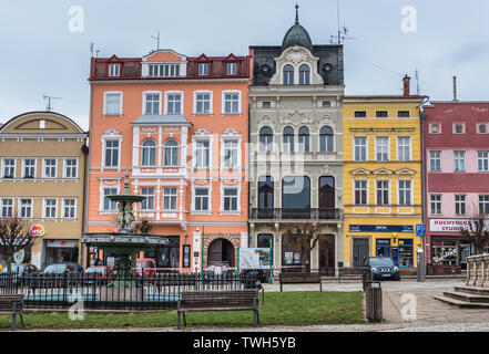 Mirove namesti maisons sur une place de la paix () à Broumov ville de Náchod District de République Tchèque Banque D'Images