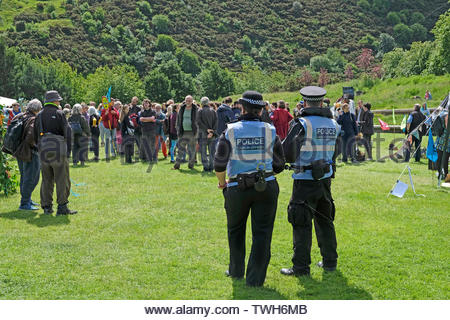 Edinburgh, Royaume-Uni. 20 Juin, 2019. Les agents de liaison au Camp rebelle de Holyrood, hébergé par la rébellion d'extinction l'Ecosse en raison de l'extérieur du parc de Holyrood le parlement écossais du dimanche 16 au jeudi 20 juin, c'est de mettre en évidence la cause de la réduction des émissions de carbone et à maintenir la pression sur les politiciens, qui débattront du projet de loi sur le climat les 18 et 25 juin. Credit : Craig Brown Banque D'Images