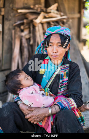 Portrait de la femme Akha Pixor ethnicité, Phongsali, Laos, Asie. Banque D'Images