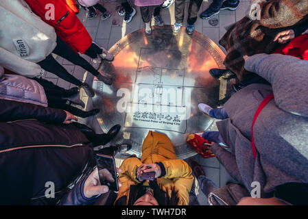 Le point central de Beiijing Ville, en face de Pavilion de Pavillon printemps éternelle sur la colline du Parc Jingshan à Beijing, Chine Banque D'Images