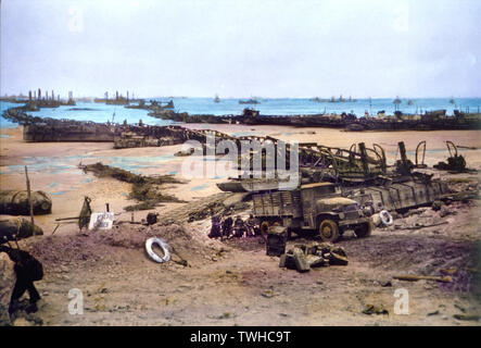 Ponton américain des ponts reliant l'Omaha Beach à port Mulberry TEMPORAIRE A, Normandie, France, le 16 juin, 1944 Banque D'Images