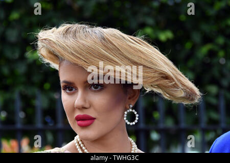 L''hippodrome d''Ascot, Berkshire, Royaume-Uni. 20ème Jun 2019. Racegoers assister à jour à Royal Ascot, course à l'hippodrome d'Ascot, Ascot, Berkshire Ascot, UK. 20 Juin, 2019. Credit : Nils Jorgensen/Alamy Live News Banque D'Images