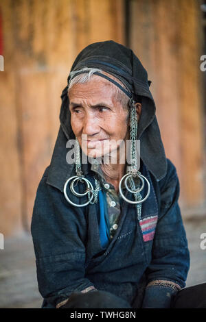 Portrait de la femme Akha Pixor ethnicité, Phongsali, Laos, Asie. Banque D'Images