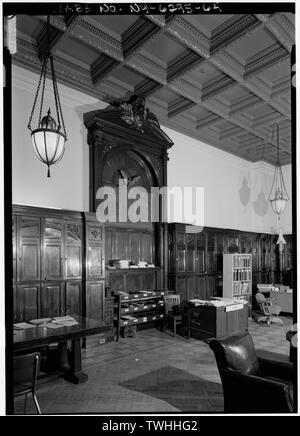 Deuxième étage, PREMIÈRE ENTREPRISE PRIX, détail d'une plaque commémorative dans les armoires et dans certains créneaux, Paroi nord - 7e Regiment Armory, 643 Park Avenue, New York, New York County, NY Banque D'Images