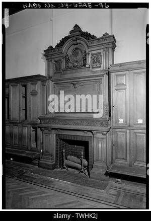 2e étage, 6e prix de l'entreprise, détail d'une cheminée, mur nord - 7e Regiment Armory, 643 Park Avenue, New York, New York County, NY Banque D'Images