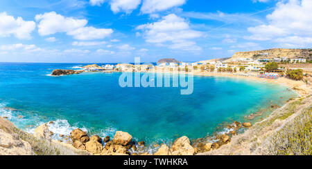 Vue panoramique de la plage de Lefkos et port de pêche, l'île de Karpathos, Grèce Banque D'Images