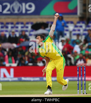 NOTTINGHAM, Angleterre. 20 juin 2019 : Mitchell Starc de bowling l'Australie au cours de l'Australie v Le Bangladesh, l'ICC Cricket World Cup Match, à Trent Bridge, Nottingham, Angleterre. Credit : Cal Sport Media/Alamy Live News Banque D'Images