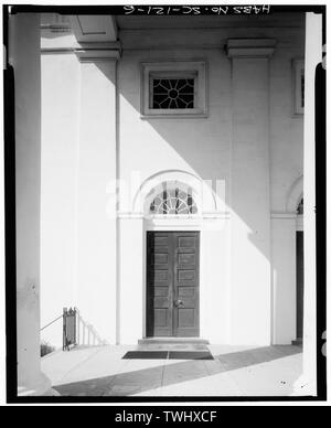 Entrée de côté, l'extrémité sud de l'EST (AVANT) l'altitude. Centre et du nord entrées latérales même. - First Baptist Church, 61 Church Street, Charleston, Charleston County, SC ; Mills, Robert Banque D'Images