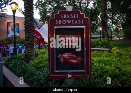 Orlando, Floride. 06 juin, 2019. Lightning McQueen signe à Hollywood Studios. Banque D'Images