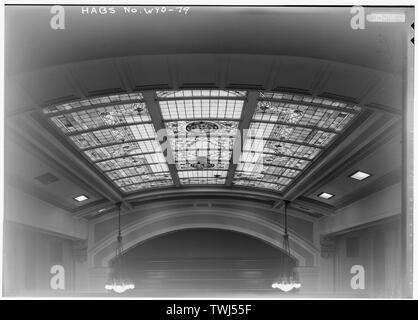 Sénat du troisième étage balcon, coin sud-est- vitraux verrières avec emblèmes du grand sceau de l'État du Wyoming - State Capitol Building, vingt-quatrième rue et Capitol Avenue, Cheyenne, comté de Laramie, WY ; Morris, Scott, émetteur ; DeBoer, Ruth, émetteur Banque D'Images