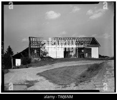 Septembre, 1976 façade nord avec des chevrons - Konig-Speicher ferme, grange, Church Road North (Heidelberg), Mount Pleasant Township, comté de Berks, PA Banque D'Images