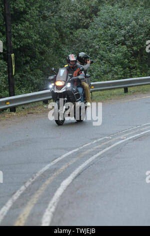 Durban, Afrique du Sud, l'homme avec l'appareil photo prendre des photos sur les médias d'équitation, moto 2019 camarades, Marathon, photographe officiel, des nouvelles, des sports, de l'événement Banque D'Images