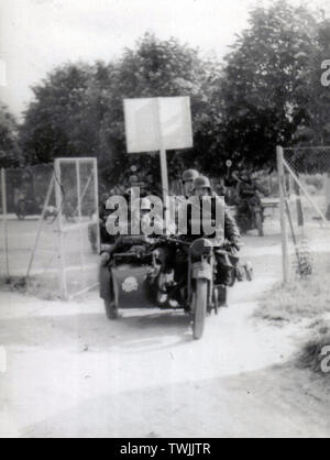 Les motocyclistes de la Waffen SS Totenkopf Division en France 1940 Banque D'Images