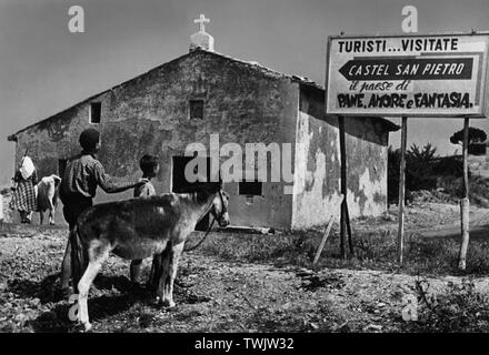 L'Italie, l'Emilie Romagne, entrée du pays Castel San Pietro, la ville de pain, amour et les rêves, 1955 Banque D'Images