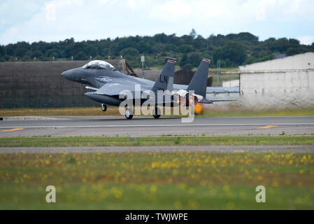 Un F-15E Strike Eagle affecté à la 494e Escadron de chasse prend son envol à partir de la Royal Air Force Lakenheath, Angleterre, pour participer à l'exercice Baltic Operations 20 Juin, 2019. BALTOPS 2019 est notre chance, collectivement, de renforcer nos partenariats, renforcer les capacités régionales et de montrer comment nous allons établir et maintenir une supériorité maritime. (U. S. Air Force photo par un membre de la 1re classe Madeline Herzog) Banque D'Images