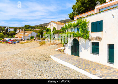 Maisons Blanches à port Cadaques, Costa Brava, Espagne Banque D'Images