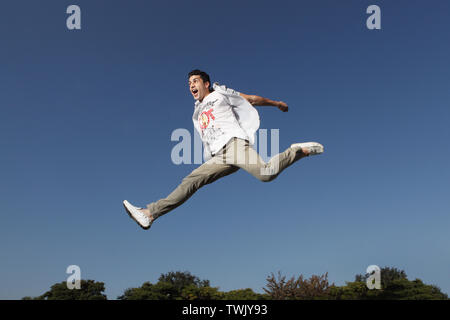 Low angle view of a man jumping in air Banque D'Images