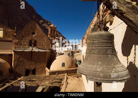 L'Egypte, le Sinaï, Saint (St) Catherine monastère. Vue sur la basilique (6e siècle) à partir de l'ancienne aile. Banque D'Images