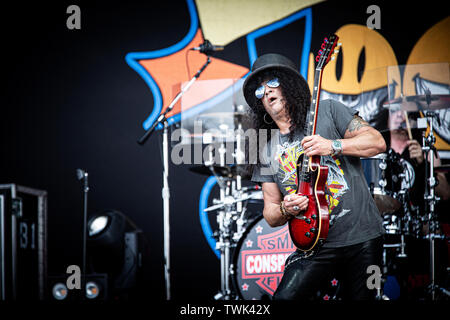 Copenhague, Danemark. 20 Juin, 2019. Copenhague, Danemark - Juin 20th, 2019. Le chanteur et guitariste Slash (photo) effectue un concert live avec Myles Kennedy et les conspirateurs au cours de l'heavy metal danois Copenhell festival 2019 à Copenhague. (Photo crédit : Gonzales Photo/Alamy Live News Banque D'Images