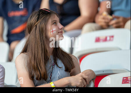 Nice, France. 19 Juin, 2019. France, Nice, stade de Nice, 19.06.2019, Football - Coupe du Monde féminine de la FIFA - Japon - France Libre : vl supporters anglais à Nice | Conditions de crédit dans le monde entier : dpa/Alamy Live News Banque D'Images