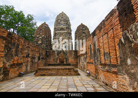 Wat Si Sawai (Sri) Savaya à Sukhothai un grand temple de style Khmer à Sukhothai. De grands temples du parc historique de Sukhothai. Sukhothai, THAÏLANDE Banque D'Images