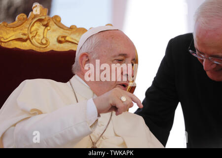 Naples, Naples, Italie. 21 Juin, 2019. 06/21/2019 Naples, le Pape François se rend à la faculté pontificale de l'Italie du Sud pour la conférence ''théologie après gaudium veritas dans le contexte de la Méditerranée Crédit : Fabio Sasso/ZUMA/Alamy Fil Live News Banque D'Images