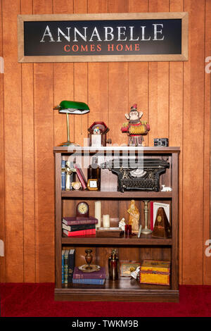 Westwood, CA - 20 juin 2019 : une vue de l'ensemble pour la première de 'Annabelle' Warner Bros vient à la maison" s'est tenue au Regency Village Theatre Banque D'Images