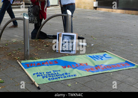 Oxford, Oxfordshire, Royaume-Uni le 21 juin 2019 des manifestations ont eu lieu dans tout le pays pour protester contre la décision de la BBC de tester la licence de télévision pour les plus de 75 ans, et la décision du gouvernement de faire payer la BBC pour la concession. Bridget Catterall Alay Live News Banque D'Images