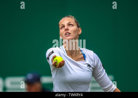 Club Prieuré Edgbaston, Birmingham, UK. 21 Juin, 2019. Nature Valley WTA tennis Classic tournoi ; Kristyna Pliskova (CZE) sert à son encontre match quart Barbora Strycova (CZE) Credit : Action Plus Sport/Alamy Live News Banque D'Images