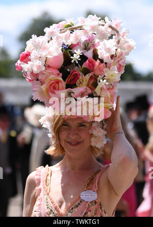 L''hippodrome d''Ascot, Berkshire, Royaume-Uni. 21 Juin, 2019. Royal Ascot course de chevaux ; chapeaux fabuleux de Royal Ascot : Action Crédit Plus Sport/Alamy Live News Banque D'Images