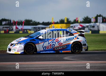 Dalton sur les tés, en Angleterre, le 15 juin 2019. Mark Blundell au volant d'une Audi S3 Saloon pour TradePriceCars.com au cours de la pratique libre pour le mettre en place Kwik British Touring Car Championship à Croft Circuit de course. Banque D'Images