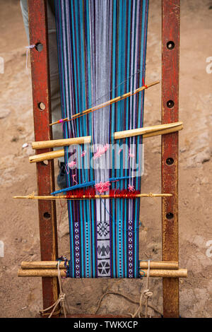 Détail d'un métier à tisser à la main des tisserands sur l'île de Taquile sur le lac Titicaca, le Pérou, Amérique du Sud Banque D'Images