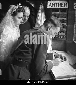 Mariage à l'église c1946 Nom de Mason Photo par Gilbert Adams de la Gilbert Collection Adams entièrement détenu par Tony Henshaw Banque D'Images