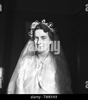 Mariage à l'église c1946 Nom de Mason portrait de l'épouse de lumière naturelle Photo par Gilbert Adams de la Gilbert Collection Adams entièrement détenu par Tony Henshaw Banque D'Images