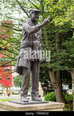 Dickie Bird statue in Barnsley, South Yorkshire, Angleterre, Royaume-Uni Banque D'Images