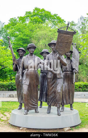 Monument au suffrage des femmes sculpture en bronze de 5 Maine femmes impliquées dans le mouvement suffragiste Centennial Park situé à Nashville Tennessee USA. Banque D'Images