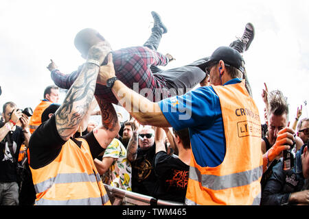 Copenhague, Danemark. 20 Juin, 2019. Copenhague, Danemark - Juin 20th, 2019. Festivaler festivaliers assistent à un concert live avec le groupe de deathcore américain Whitechapel au festival heavy metal danois Copenhell 2019 à Copenhague. (Photo crédit : Gonzales Photo/Alamy Live News Banque D'Images