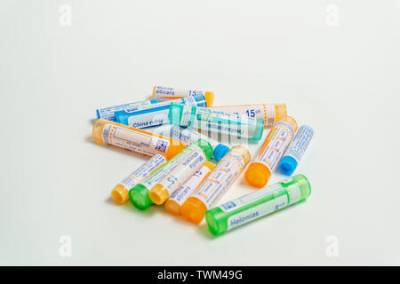 Tubes homéopathiques : granules homéopathiques, tubes de la Laboratoires Boiron Banque D'Images