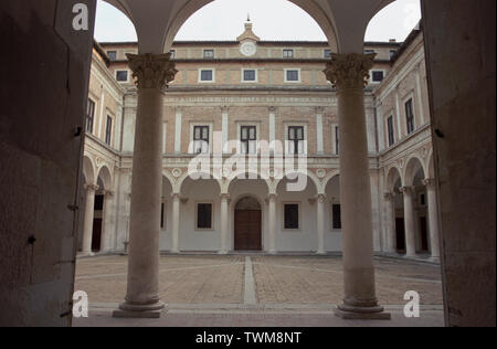 Urbino,Marche,Italie,la Cour au Palazzo Ducale,Cortile 1472 Banque D'Images