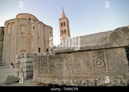 L'église de St Donat et forum romain, Zadar, Croatie Banque D'Images