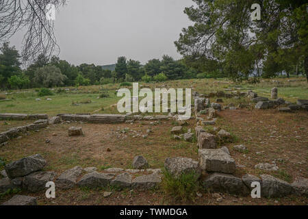 Epidaure, Grèce : Vestiges de l'Katagogion (fin du 4 au début du 3e siècle avant J.-C.), le bâtiment principal de l'hébergement pour les patients à Epidaure. Banque D'Images