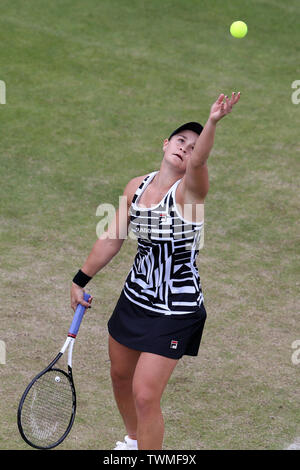 Birmingham, UK. 21 Juin, 2019. Ashleigh Barty de l'Australie pendant son quart de finale contre Venus Williams, de l'USA . Nature Valley Classic 2019, International Women's tennis, jour 5 à l'Edgbaston Priory Club à Birmingham, en Angleterre, le vendredi 21 juin 2019. Editorial uniquement. Photos par Andrew Verger, verger Crédit : Andrew la photographie de sport/Alamy Live News Banque D'Images