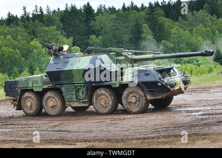 Strasice, République tchèque. 21 Juin, 2019. L'armée tchèque canon automoteur de 152 mm Howitzer SpGH modèle DANA 77 a été présentée lors de la Journée de la Terre 2019, la présentation de Bahna d'équipements militaires et d'activités, à l'ancien terrain d'entraînement militaire de Brdy dans Strasice, République tchèque, le 21 juin 2019. Photo : CTK Miroslav Chaloupka/Photo/Alamy Live News Banque D'Images