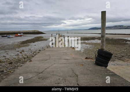 Rhos-on-Sea Dans le brouillard de pluie météo mixte très andcloud. Banque D'Images