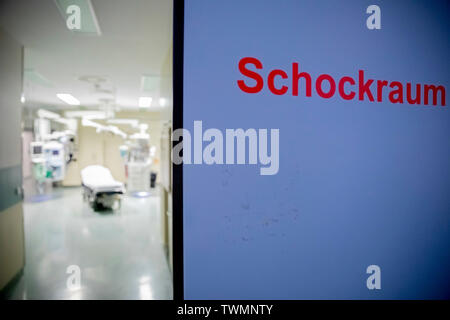 Berlin, Allemagne. 21 Juin, 2019. Une porte ouverte à un choc peut être vu lors d'une visite du Maire de Berlin, Müller, à l'hôpital de traumatologie à Berlin. Credit : Christoph Soeder/dpa/Alamy Live News Banque D'Images