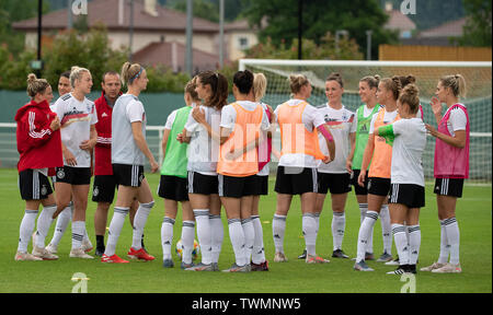 21 juin 2019, la France (France), Grenoble : Football, Coupe du Monde : les femmes, l'équipe nationale, l'Allemagne, dernière formation : l'équipe est sur le terrain. Photo : Sebastian Gollnow/dpa Banque D'Images