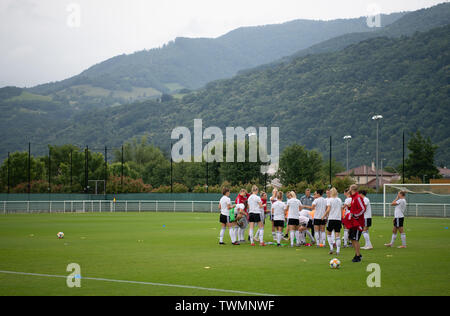 21 juin 2019, la France (France), Grenoble : Football, Coupe du Monde : les femmes, l'équipe nationale, l'Allemagne, dernière formation : l'équipe est sur le terrain. Photo : Sebastian Gollnow/dpa Banque D'Images