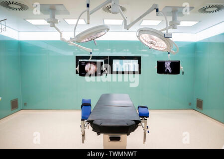 Berlin, Allemagne. 21 Juin, 2019. Un fonctionnement en réseau theatre peut être vu lors d'une visite par le Maire de Berlin, Müller, à l'hôpital de traumatologie à Berlin. Credit : Christoph Soeder/dpa/Alamy Live News Banque D'Images